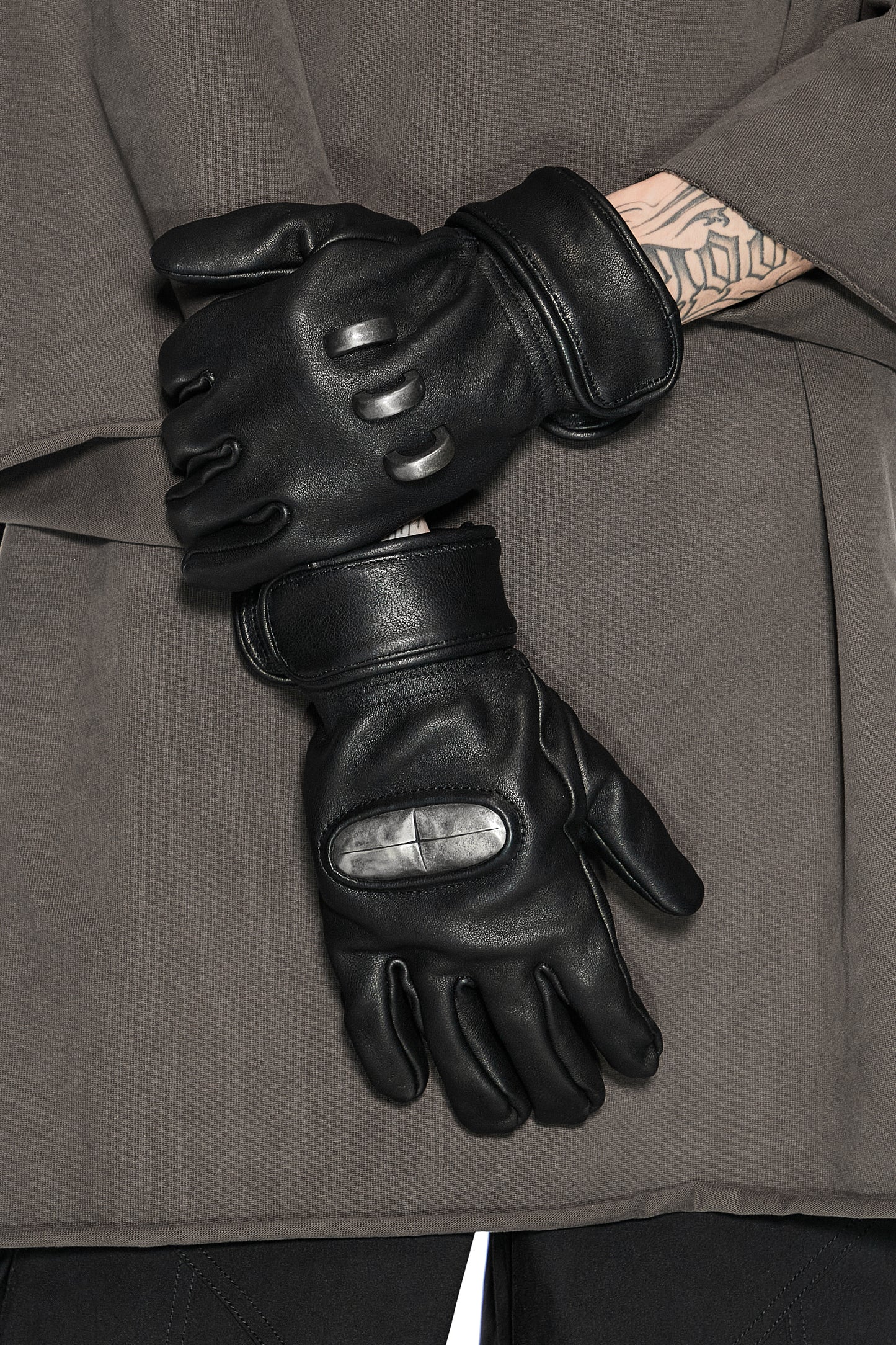 Leather gloves