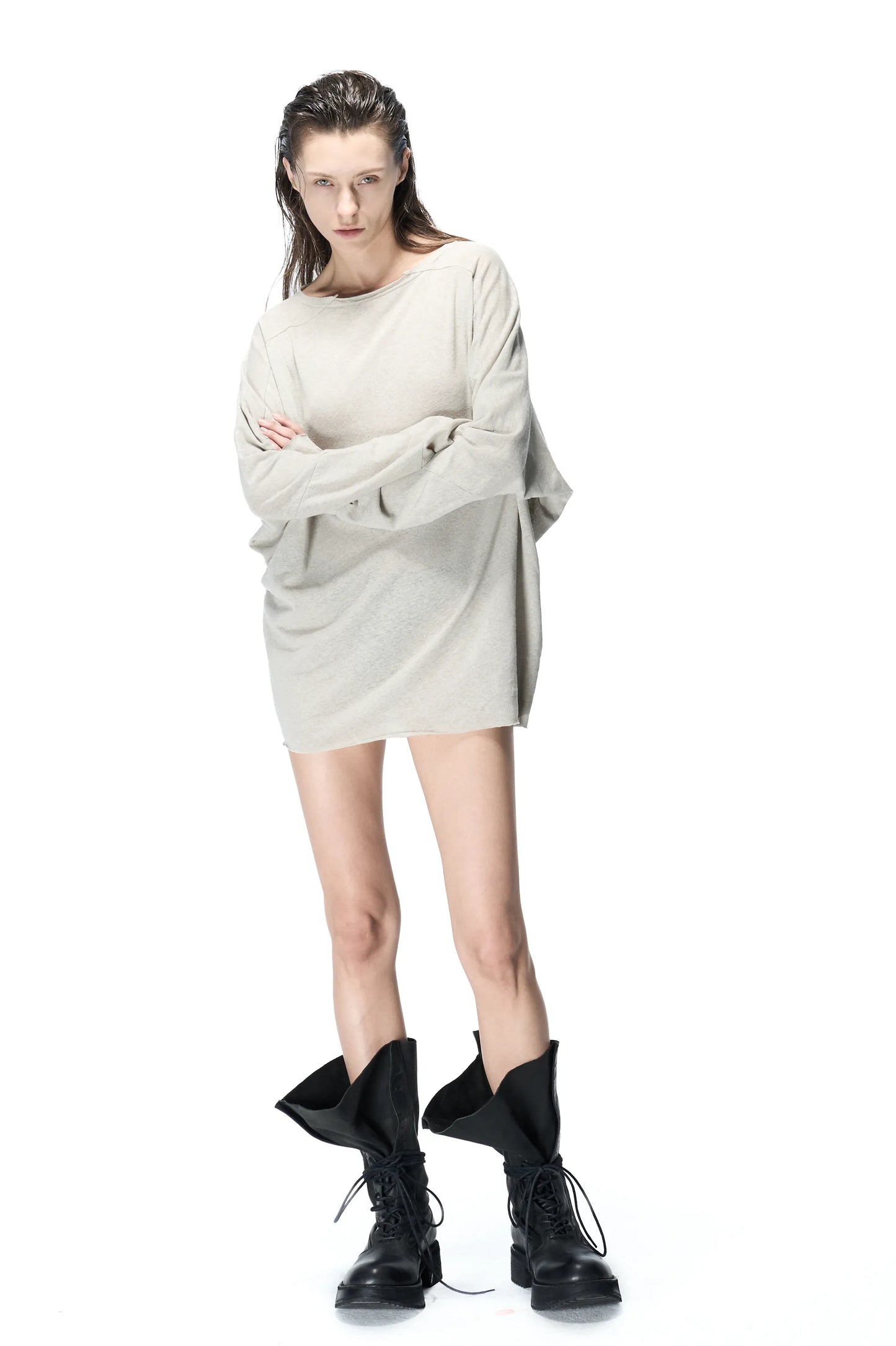 Spiral-sleeve three-panel base T-shirt