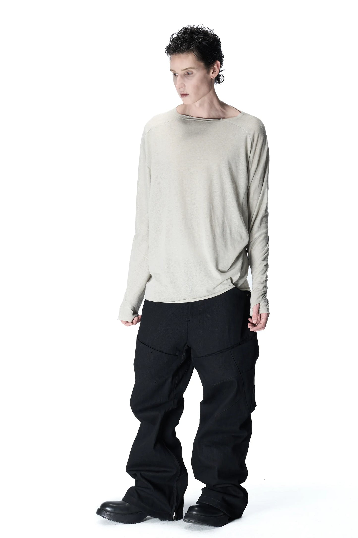Spiral-sleeve three-panel base T-shirt