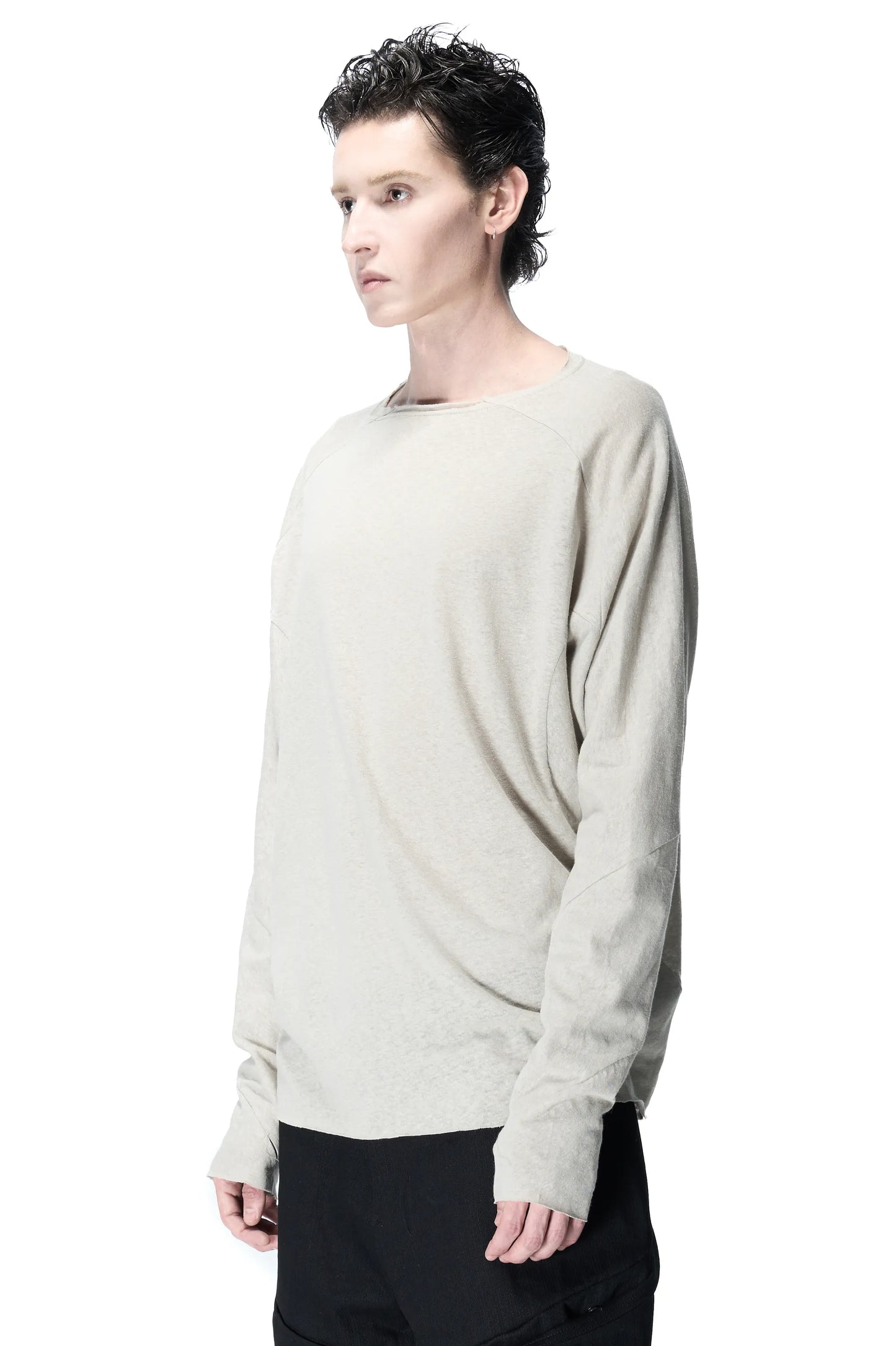 Spiral-sleeve three-panel base T-shirt