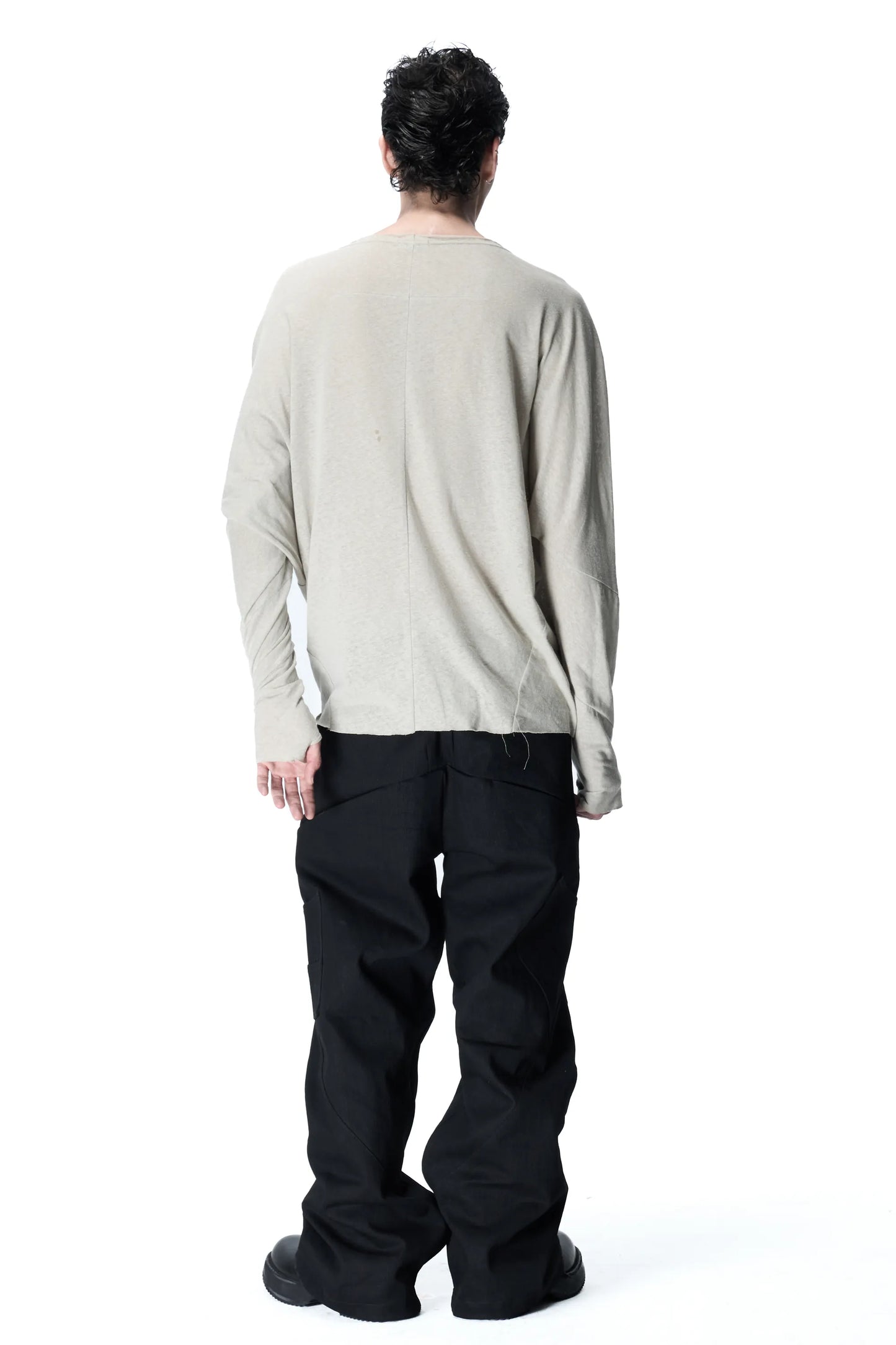 Spiral-sleeve three-panel base T-shirt