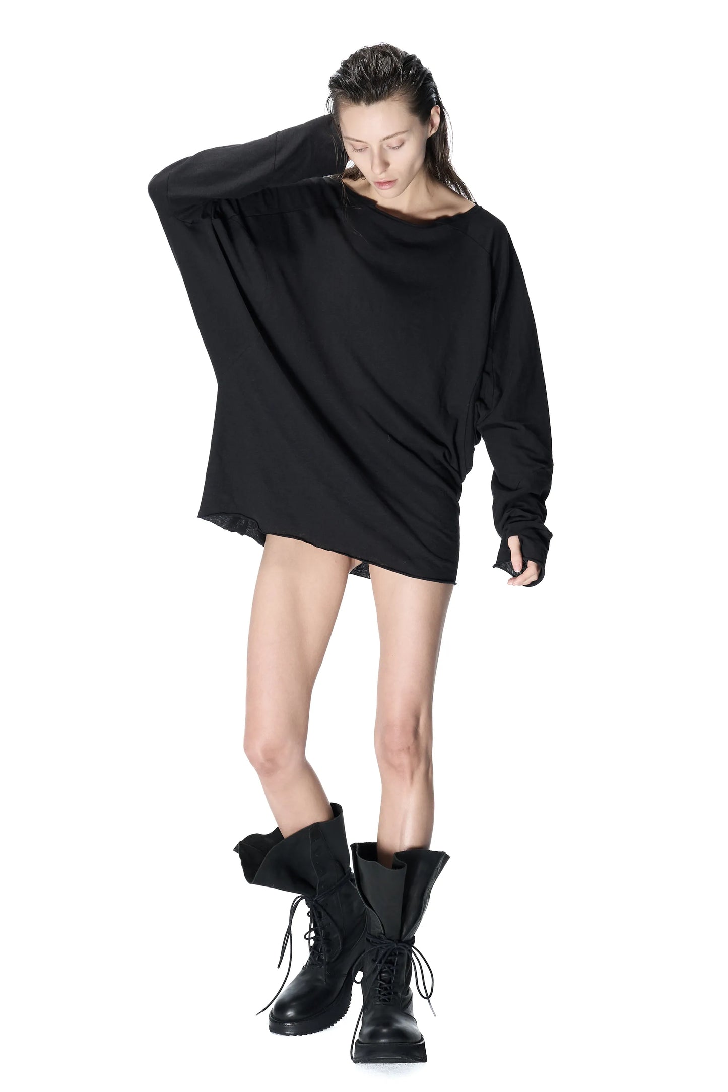 Spiral-sleeve three-panel base T-shirt