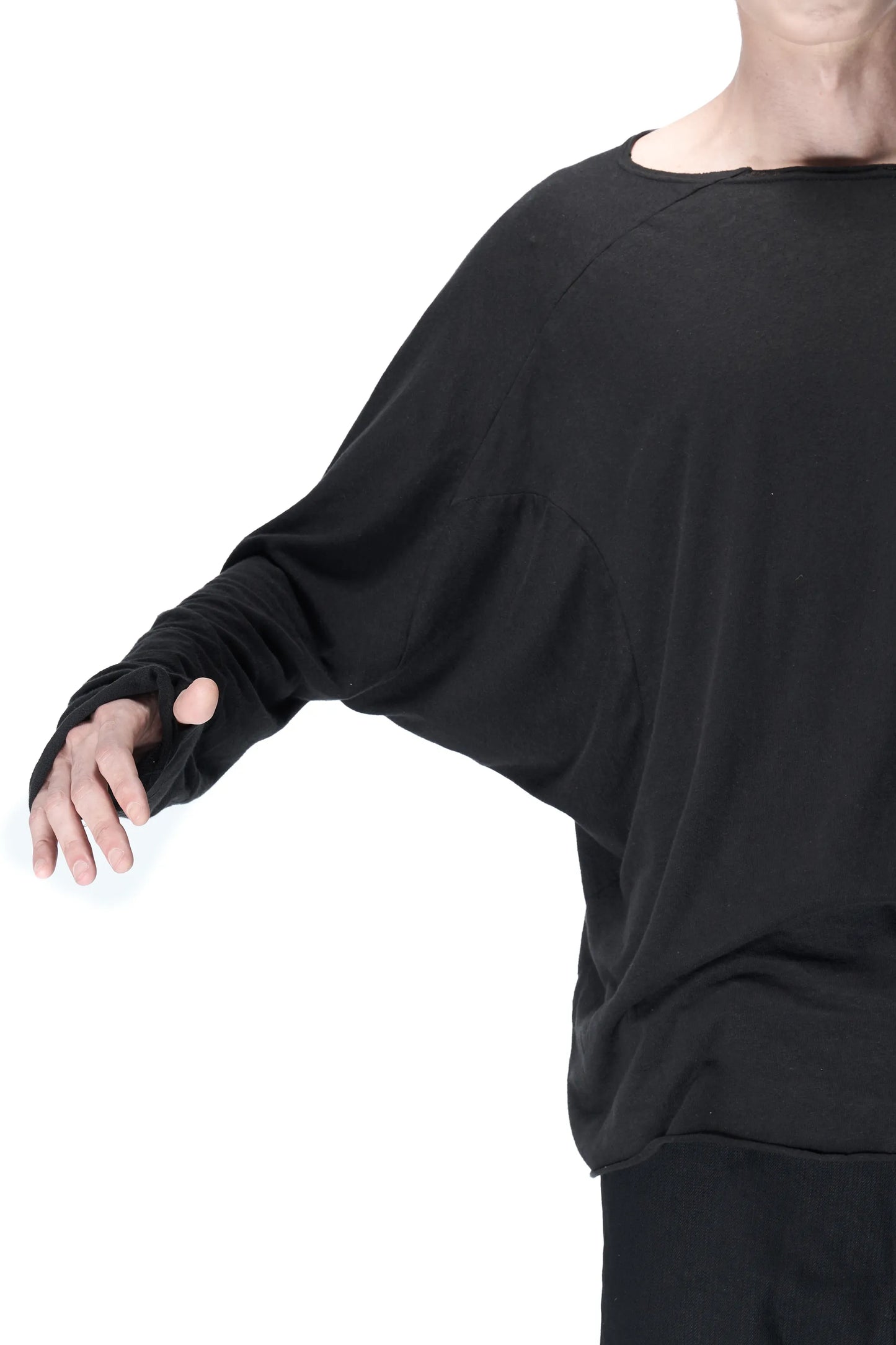 Spiral-sleeve three-panel base T-shirt