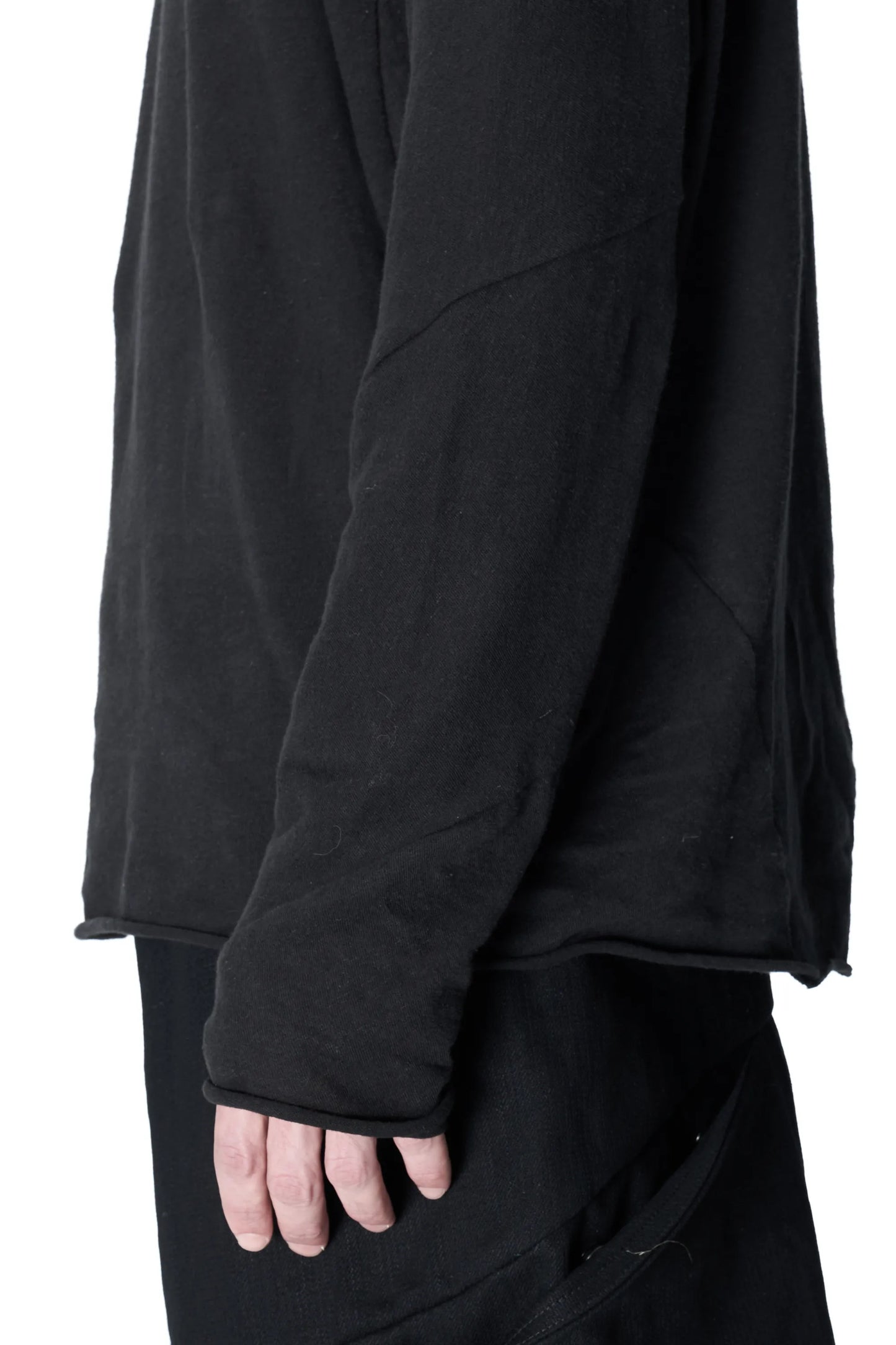 Spiral-sleeve three-panel base T-shirt