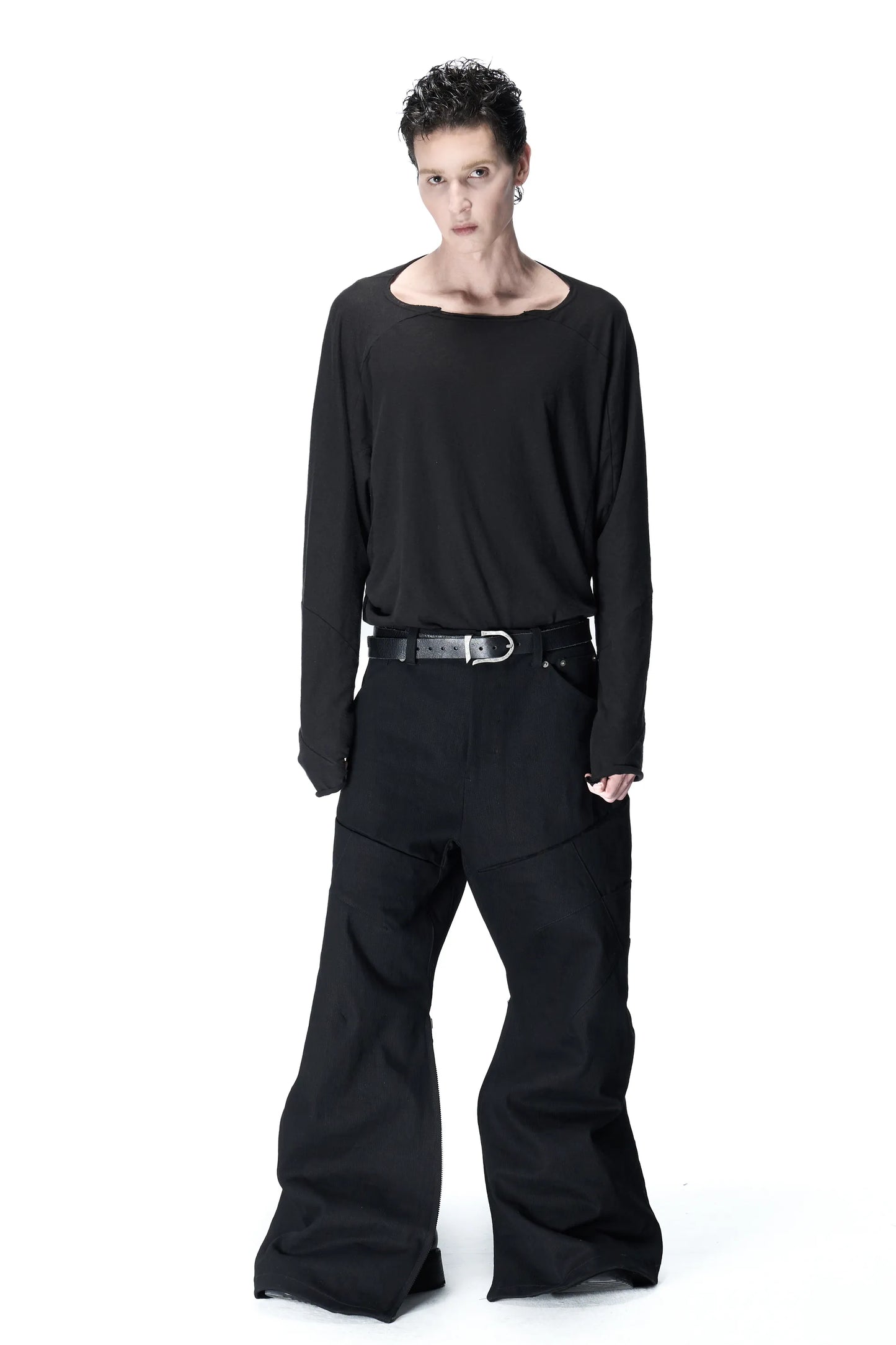 Spiral-sleeve three-panel base T-shirt