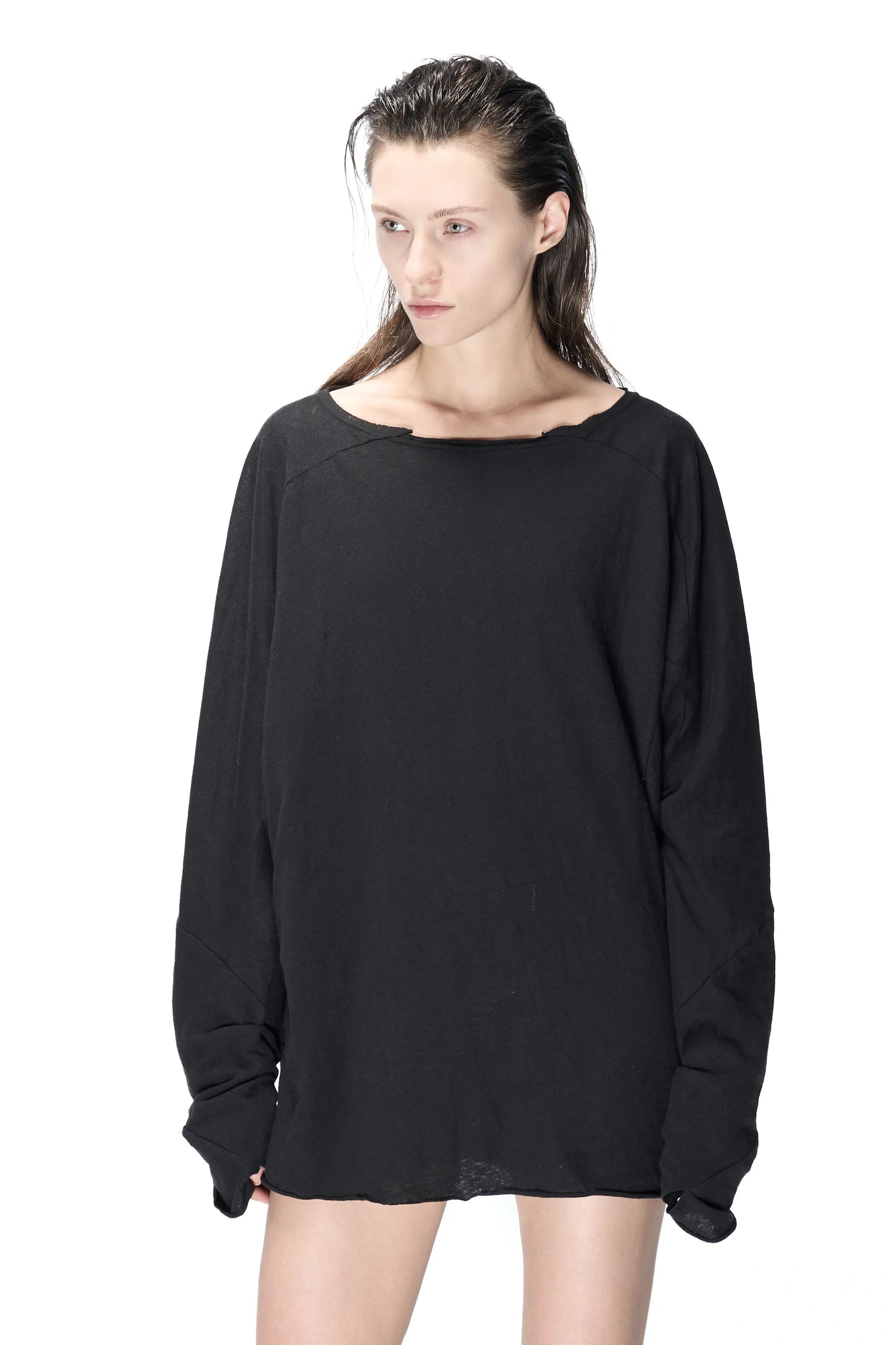 Spiral-sleeve three-panel base T-shirt