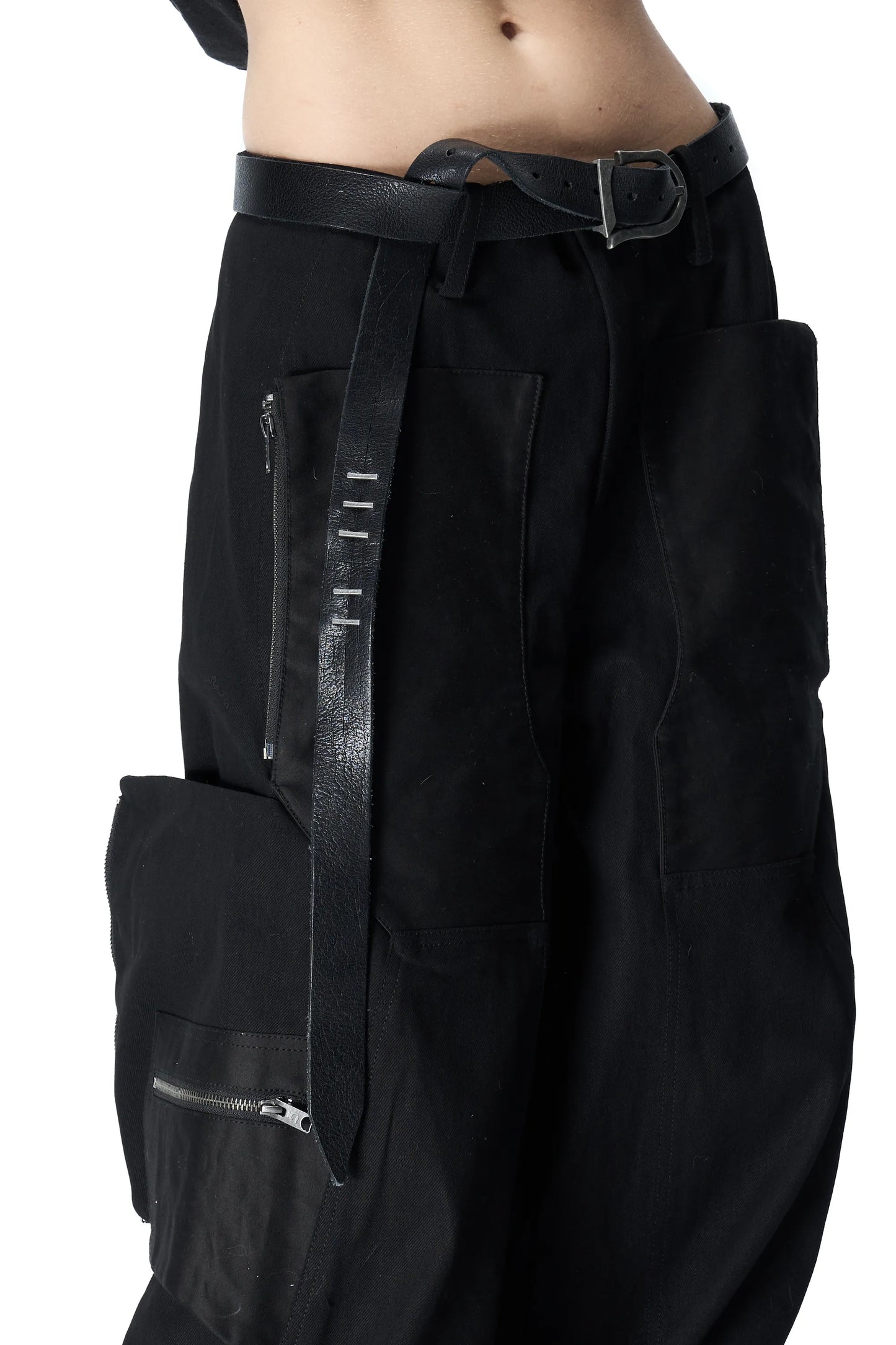 D-shaped deconstructed logo belt