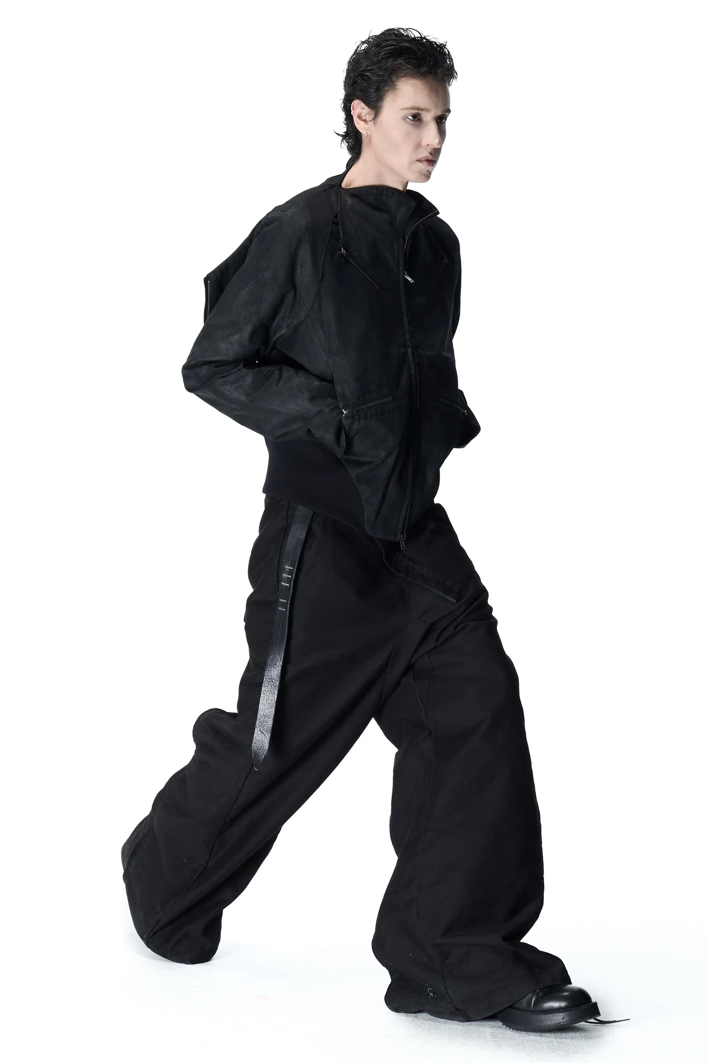 Spiral-sleeve raglan multi-pocket jacket